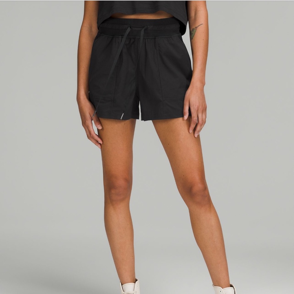 NWT lululemon dance studio shorts. black. size 12